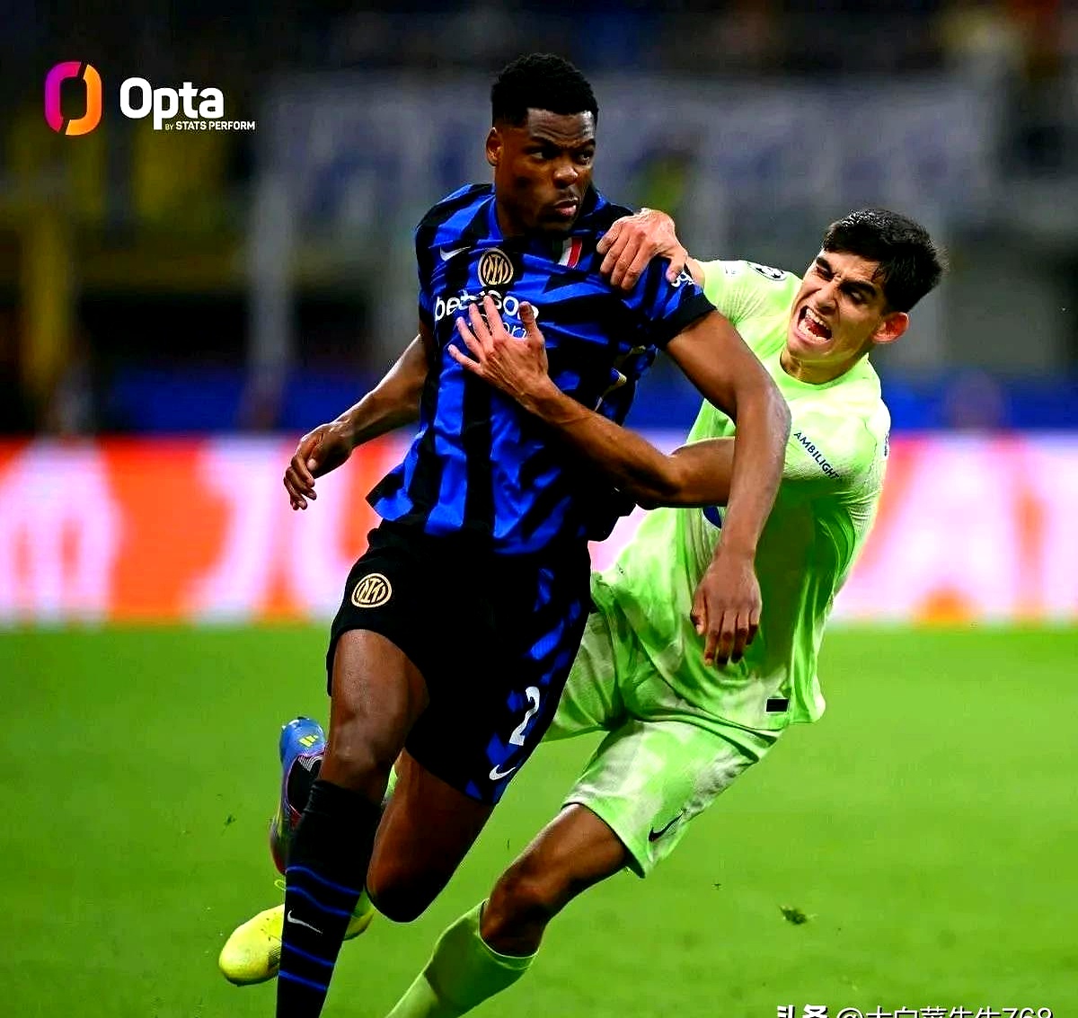 赛地聚焦：亚冠关键时刻热度飙升，马德里竞技豪取连胜，悬念犹存，身体对抗强度拉满