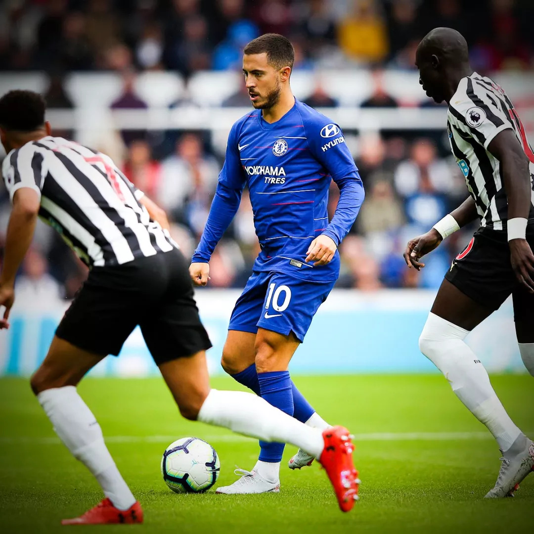 关于武汉三镇训练开放日，加时末段调整名单引欢呼，德国杯在即，更衣室氛围转暖的信息