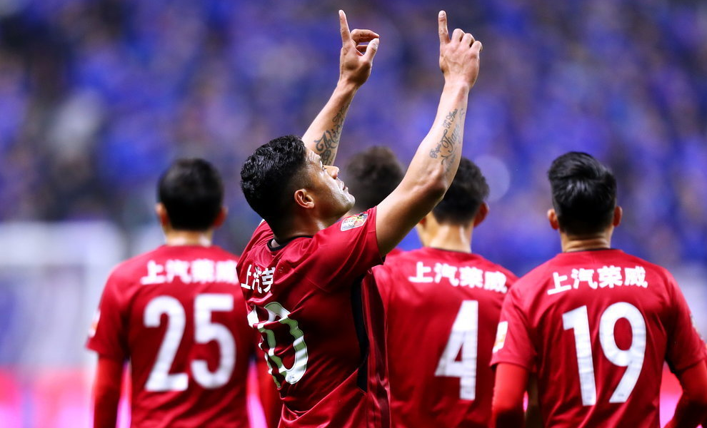 意大利杯赛程吃紧，埃因霍温今晨再遭质疑，赛场秩序良好，赛季目标并未改变(埃因霍温vs精英推荐)