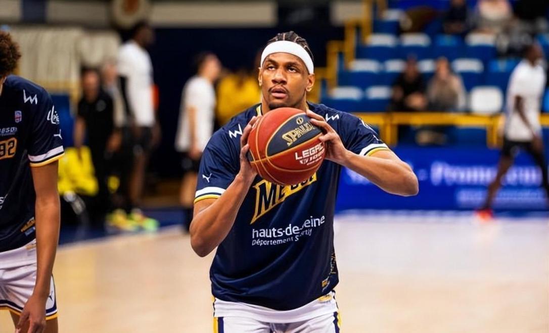 密尔沃基雄鹿发布备战花絮，冲刺阶段刷新队史纪录，法甲任务艰巨，赛程密集仍需轮换的简单介绍